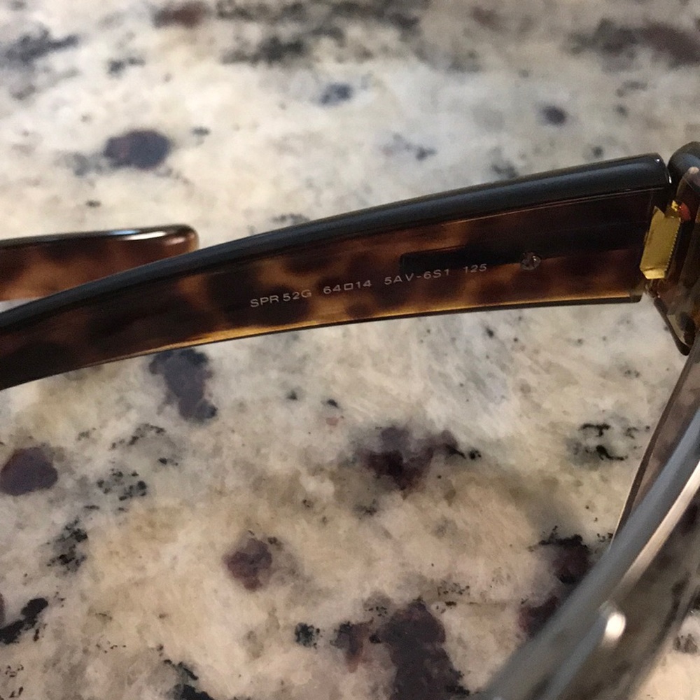 Prada sunglasses - Picture 4 of 8